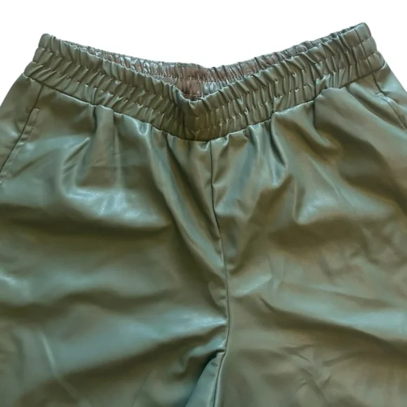NWT Fabletics Smoke  Green Vegan Leather Shorts Size Medium (M) - Picture 5 of 10